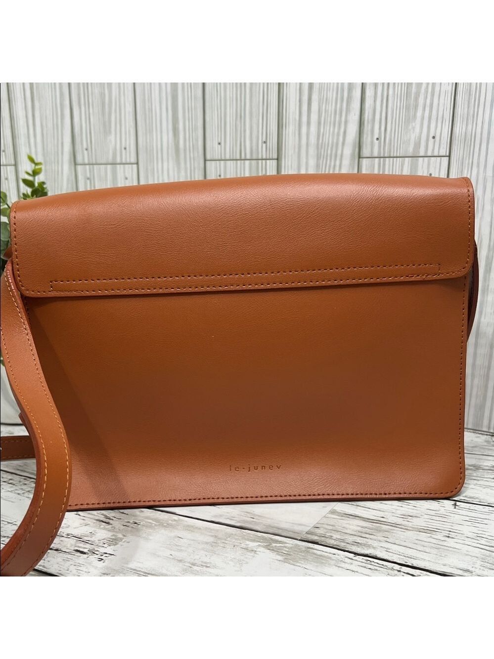 Le Junev Brown Leather Crossbody Shoulder Bag Messenger Satchel - Picture 4 of 11